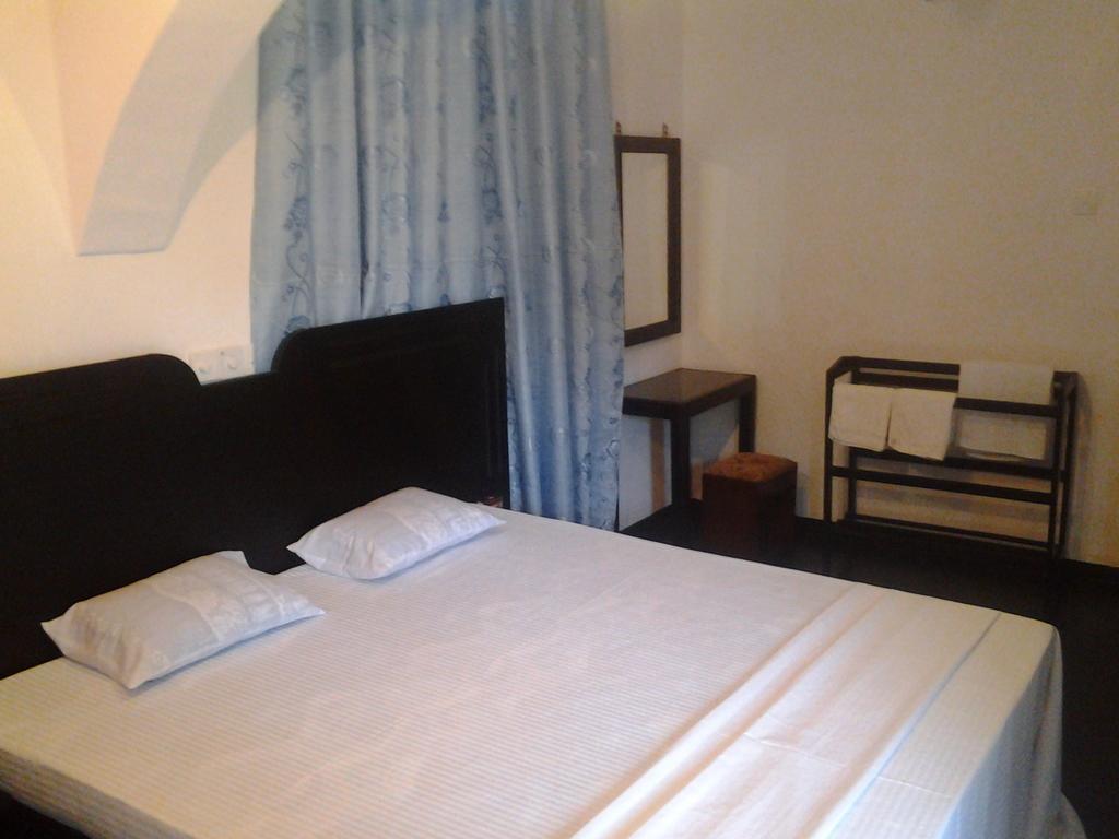 Sunray Villa And Resort Unawatuna Room photo
